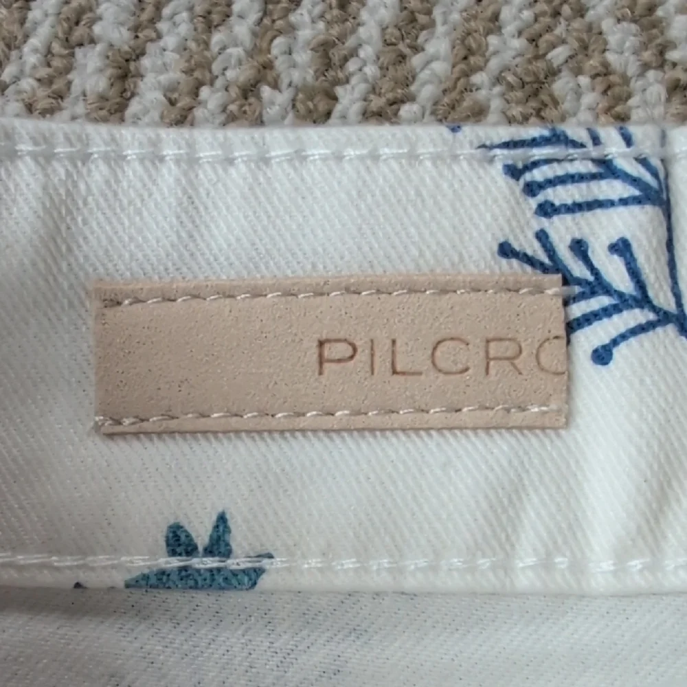 New Pilcro Anthroplogie White Blue Floral Denim High-Waist Button Fly Shorts 27 - Picture 2 of 6